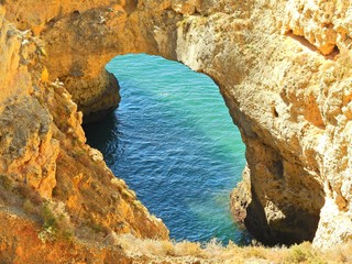 Fototapeta premium Rock hole in the Sea, Lagos, Portugal