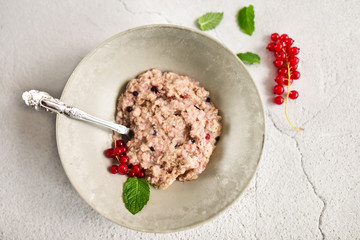 Porridge with seasonal fruits © dominikab