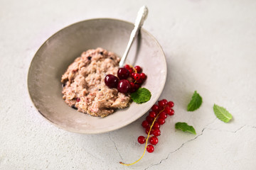 Porridge with seasonal fruits © dominikab