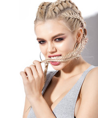 Naklejka premium Beautiful woman with stylish hairstyle