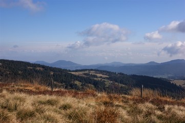 Obraz premium Wiese mit Hügellandschaft