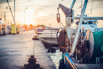 Piękny zachód słońca w port rybacki © Sebastian