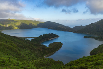 Obraz premium Beautiful Lagoa do Fogo at sunset. Sao Miguel, Azores, Portugal