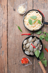 Spaghetti with short neck clams