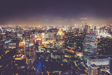 Fototapeta na wymiar The beautiful landscape of Bangkok at night.