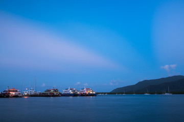 Fototapeta na wymiar Cairns Harbor
