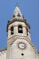 Le village de Saint-Saturnin lès-Apt en Provence dans le Vaucluse