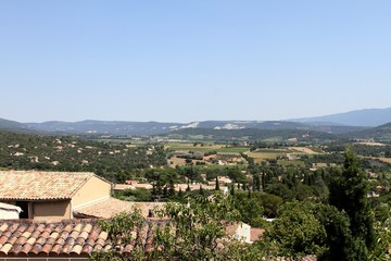 Obraz premium le village de Saint-Saturnin-lès-Apt en Provence dans le vaucluse