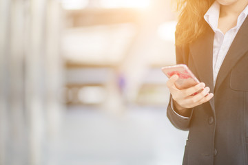 Fototapeta premium Business woman calling to connect with customer for discuss her business in city.