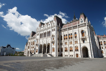 Fototapeta premium wide angle view of another side of the Hungarian parliament building. Budapest, Hungary