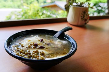 台湾のデザートの綠豆湯と背景