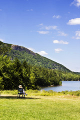 Fototapeta premium Sitting in the shade at Jordan’s Pond