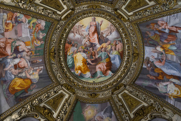 Fototapeta na wymiar , interior and architectural details of the Basilica of Santa Maria in Trastevere, Rome, Italy