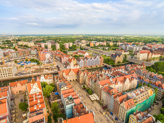 Gdańsk z powietrza. Stare miasto z widokiem na ul. Długi Targ, Zieloną Bramę i Chlebnicką oraz wyspę Spichrzów. © art08