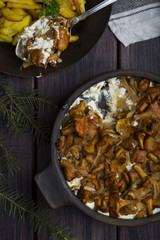 chanterelles baked in sour cream
