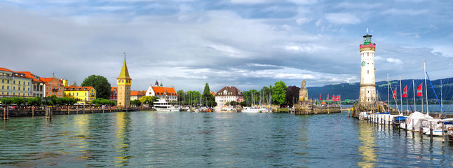 Panorama vom Hafen in Lindau im Bodensee 
