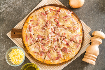 Tarte flambé pizza