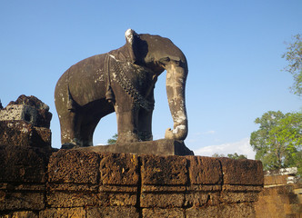 Fototapeta na wymiar Statue d'éléphant au Cambodge