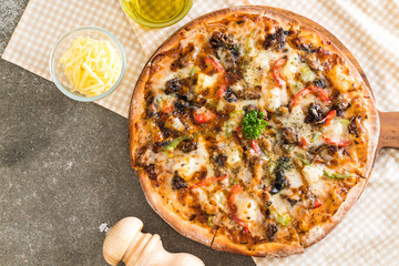 bbq pork pizza