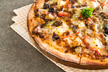 bbq pork pizza