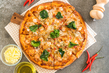 spicy shrimp (Tom Yum) pizza