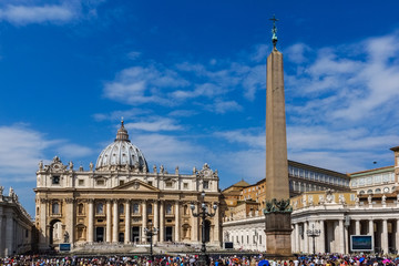 Fototapeta na wymiar Saint Peter's Basilica in Vatican, Rome, Italy.