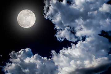 Obraz na płótnie Canvas moon night sky dark full clouds background