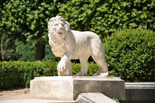 Statue de lion