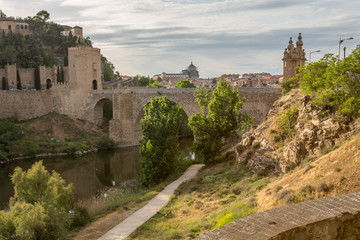 Fototapeta na wymiar Bridge in the Medieval city of Toledo
