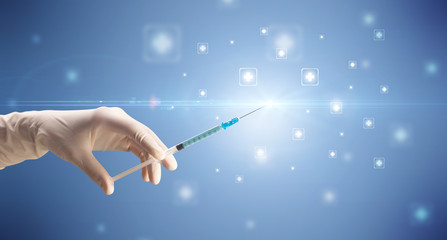 Naklejka premium Female doctor holding syringe