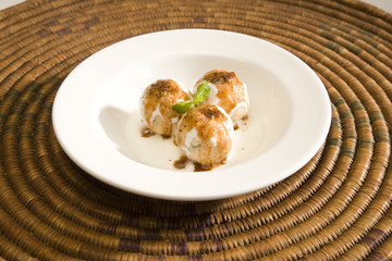 Dahi Bhalle Chaat or Stuffed Panipuri with Curd