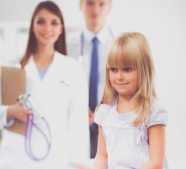 Obraz premium Female doctor examining child with stethoscope at surgery