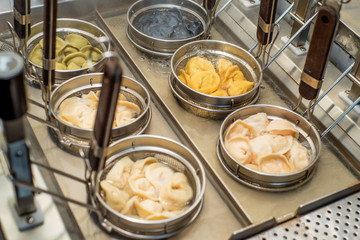 Machine for cooking dumplings