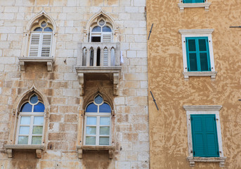 Fototapeta na wymiar Old windows, Porec