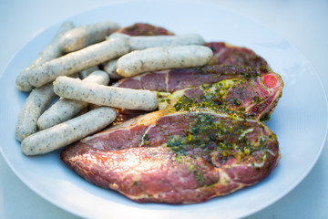 rohes Lammfleisch, Bratwürstchen