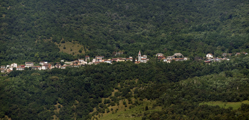 Fototapeta na wymiar Mezzomonte panorama estivo della pedemontana friulana