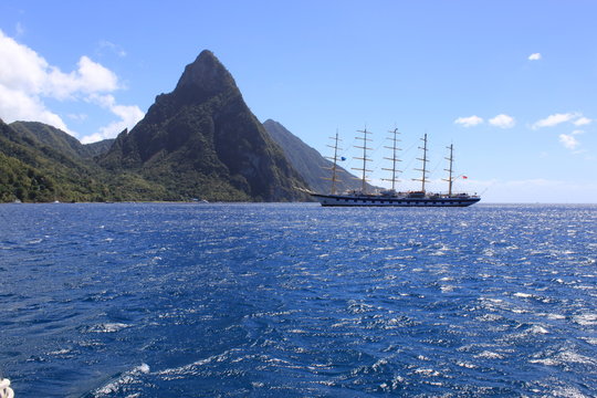 bateau  cara&iuml;bes sainte lucie piton les grenadines
