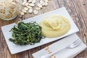 Mashed fava beans with chicory