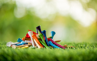 Fototapeta premium golf tees on green field