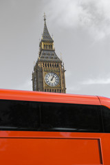 Fototapeta na wymiar Bus vor Big Ben