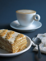 торт слоёный медовик 