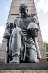 Naklejka premium statue at the russian war memorial in treptow berlin germany