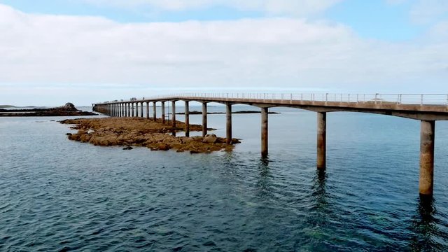 Roscoff, bridge leading into the sea