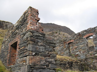 Fototapeta na wymiar Ruined building remains in rugged mountain landscape