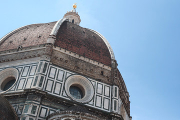 Fototapeta premium Dettaglio dal basso della Cupola del Brunelleschi. Questa costituisce la copertura della crociera del Duomo di Firenze ed ed era la cupola più grande del mondo. Capolavoro dell'architettura italiana.