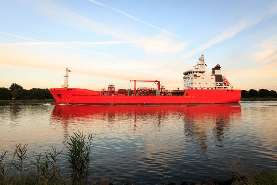 Bulker auf dem Nordostsee-Kanal
