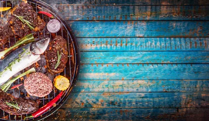 Photo sur Plexiglas Grill / Barbecue Barbecue grill with sea fishe, close-up.
