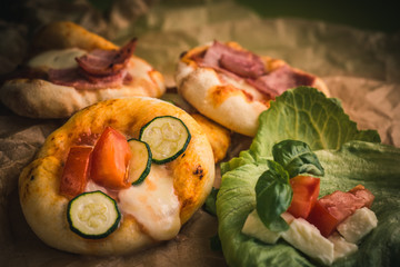 Kleine Mini Pizza vom Grill