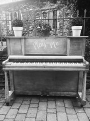 Fototapeta na wymiar vintage piano