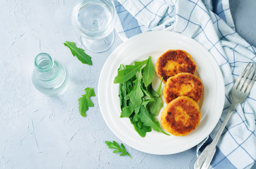 Potato pumpkin burgers with arugula